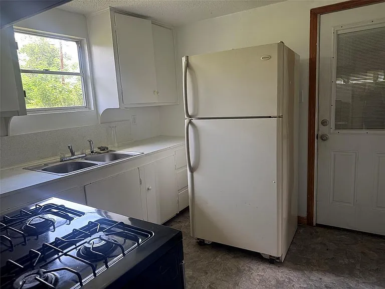 1825 E Pierce St — Photo 7