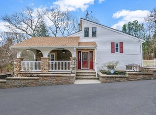 90 E Bartlett Rd, Middle Island, NY 11953