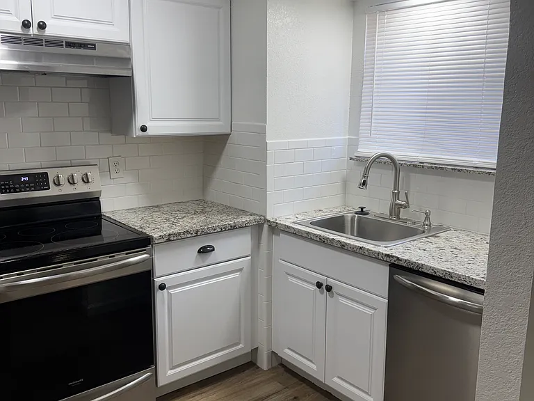 311 W Holland Ave #104 — Photo 2