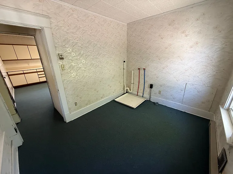 825 N Broadway Ave. — Photo 41