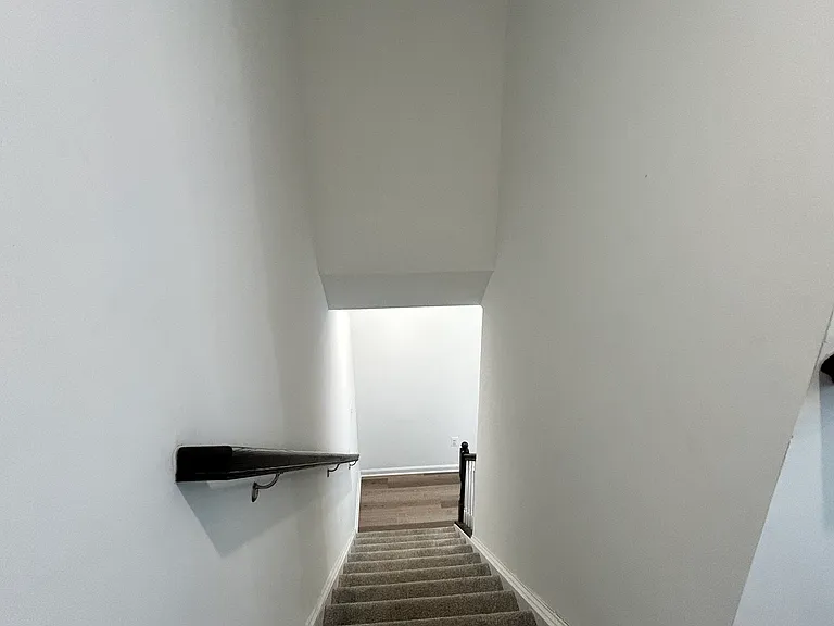 320 Andrew Ct — Photo 4