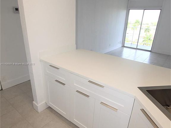 4th image of 4550 NW 9th St APT 808E