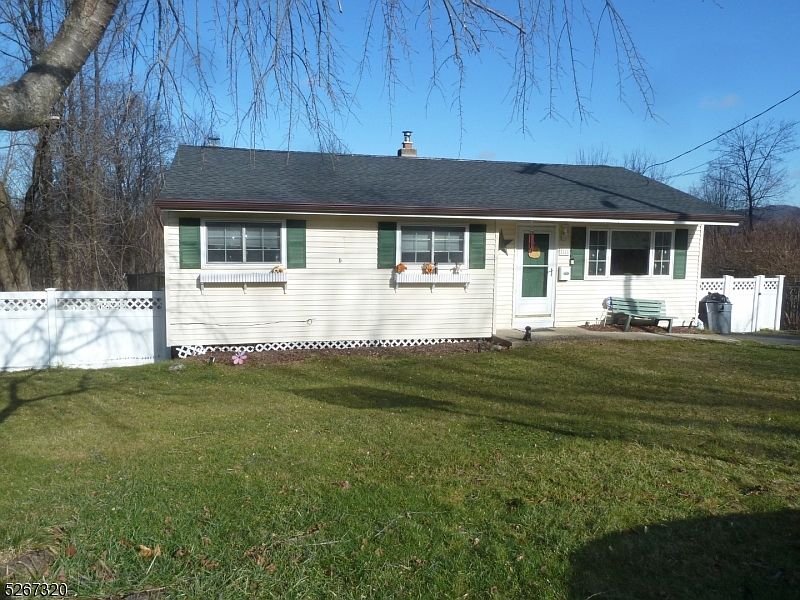 1st image of 22 Beardslee Hill Dr