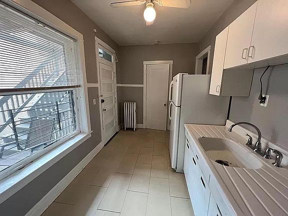 4th image of 1909 W Argyle St #2S