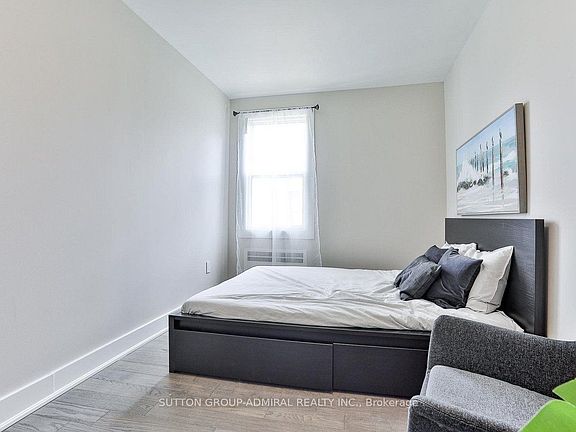 5th image of 464 Spadina Rd #2