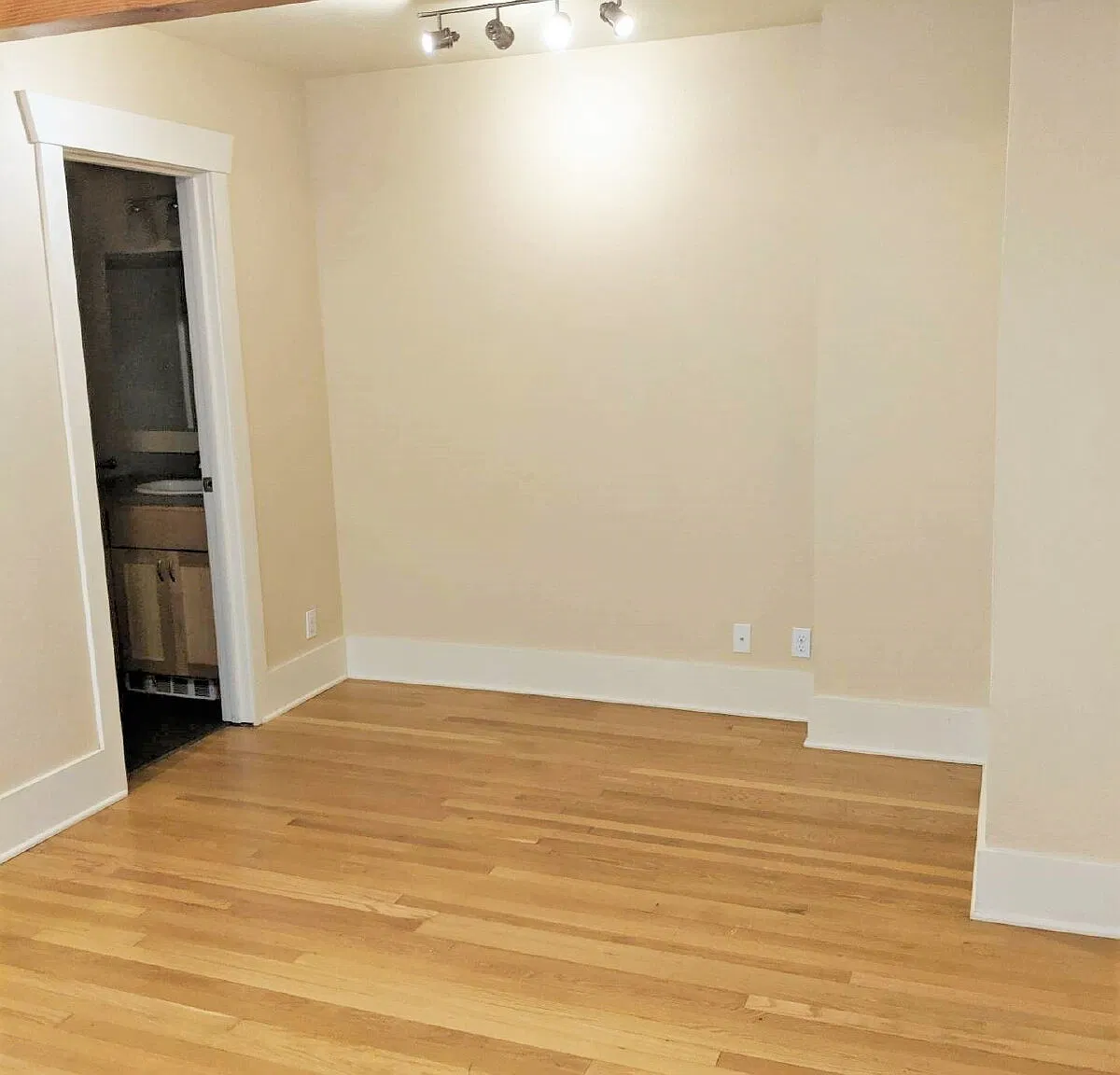 2 bed, 1.0 bath, $1,395 — Photo 3