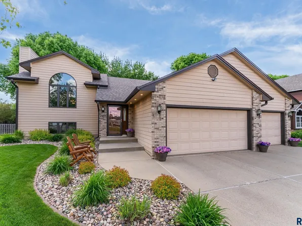 4801 S Winncrest Ave, Sioux Falls, SD 57103