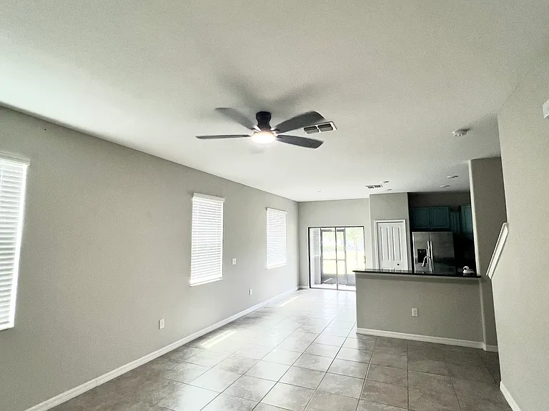 9731 Pembrooke Pines Dr — Photo 2