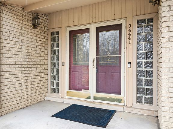 3rd image of 34441 Chantilly Ct