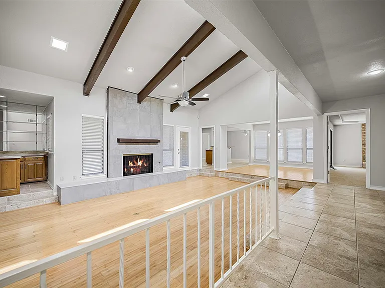 2011 Reverchon Dr — Photo 6