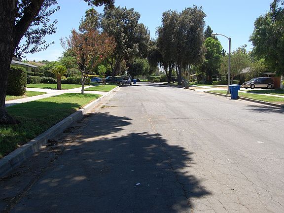 Mature Tree-Lined Cul De Sac Street