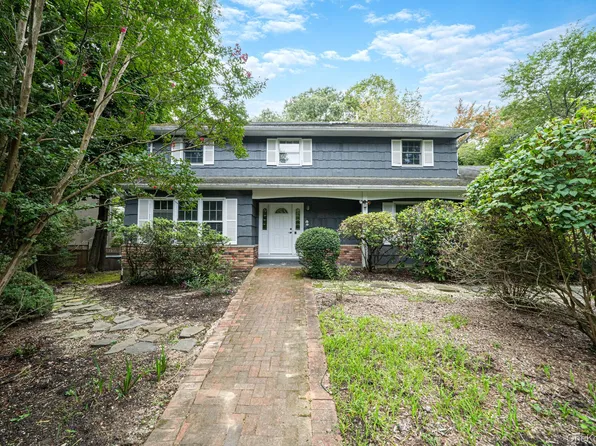 2 Jefferson Court, East Setauket, NY 11733
