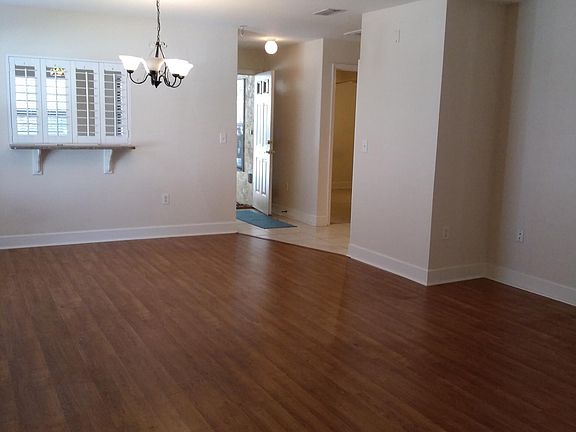 4th image of 940 Fenton Ave #17