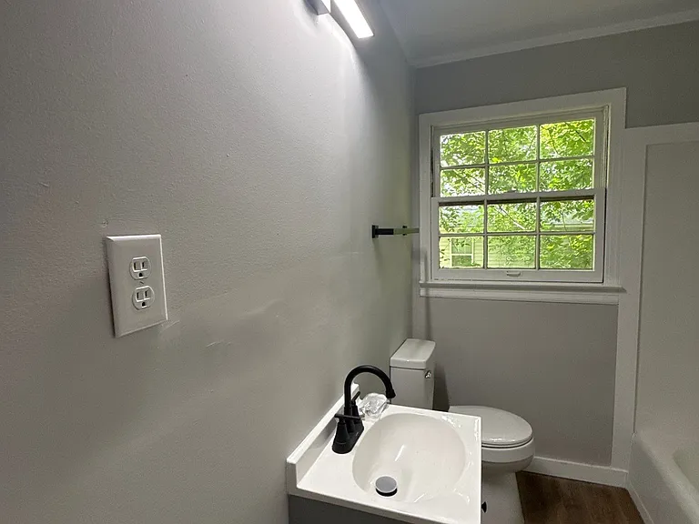 610 N McLemore Ave — Photo 3