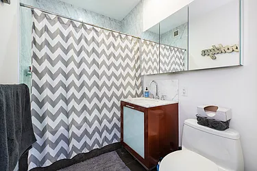 Rented by R New York