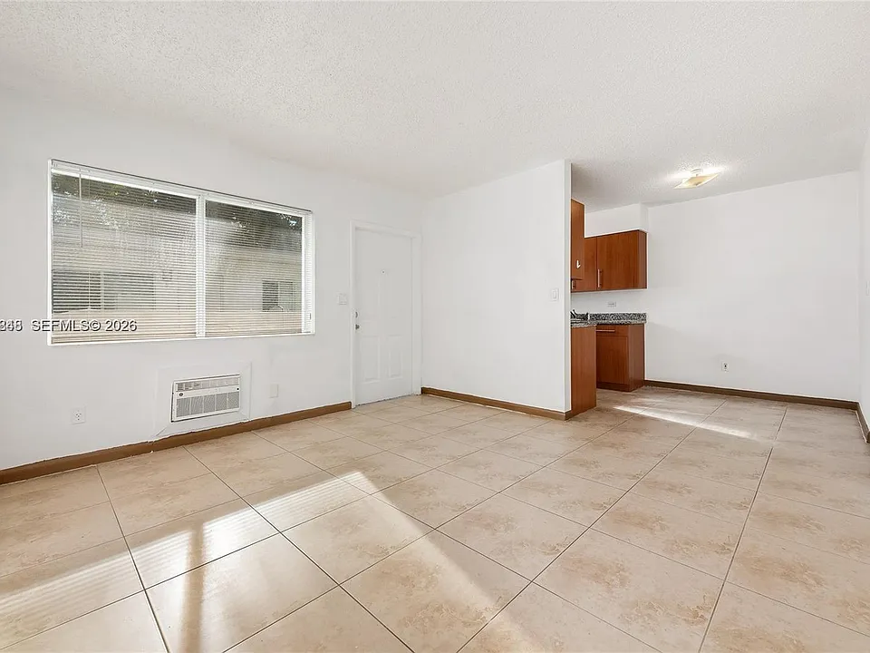 932 Moffett St #6