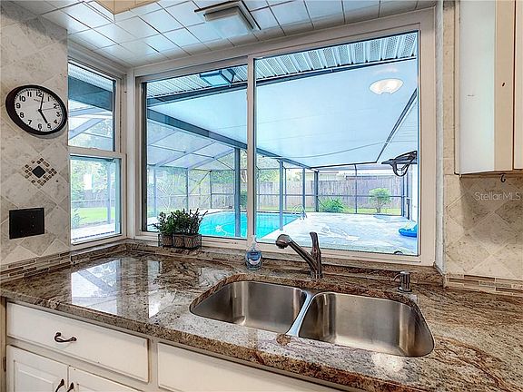 3rd image of 121 Browning Cir