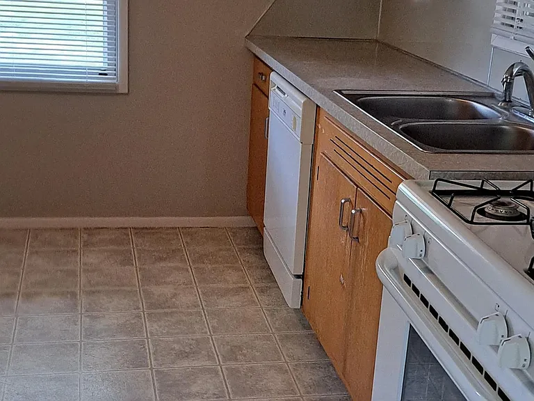 1214 S Saxby Ave — Photo 10