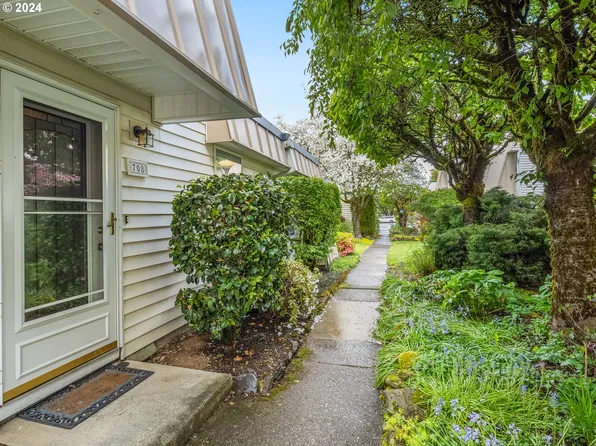 708 SE Rene Ave, Gresham, OR 97080