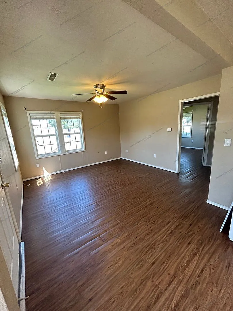 2 bed, 1.0 bath, 808 sqft, $1,000 — Photo 3