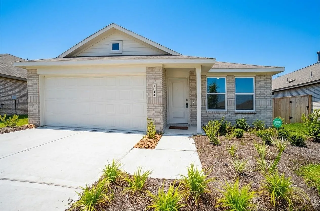 3 bed, 2.0 bath, 1515 sqft, $2,200 — Photo 1