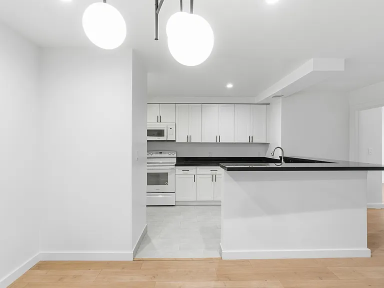 642 NW Knoll Dr — Photo 7