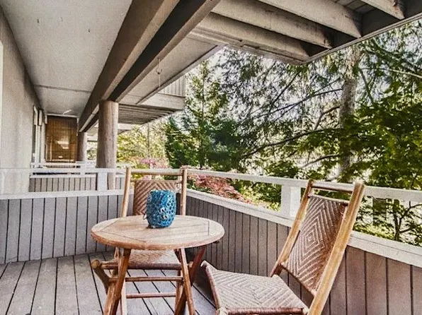 932 100th Ave NE APT 114, Bellevue, WA 98004
