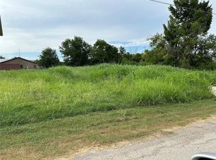 213 E 4th St, Rockdale, TX 76567