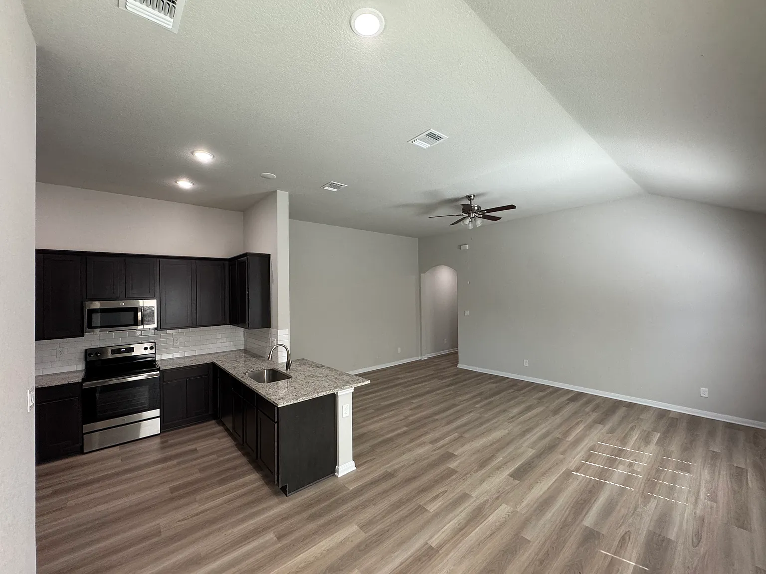 3 bed, 1347 sqft, $1,595 — Photo 4