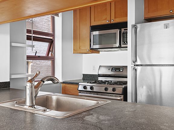 4th image of 217 E 7th St APT 3AB