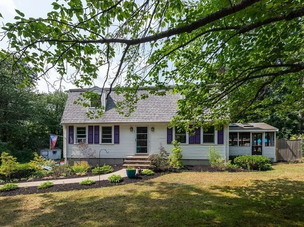 13 Spruce St, Foxboro, MA 02035