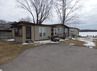 4707 Main St, Onekama, MI 49675