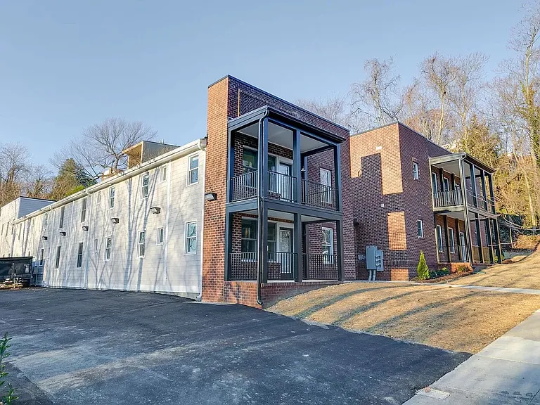 3005 E Franklin St #106 — Photo 3