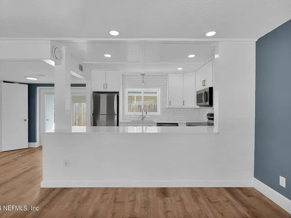 1413 4TH Street N, Jacksonville Beach, FL 32250