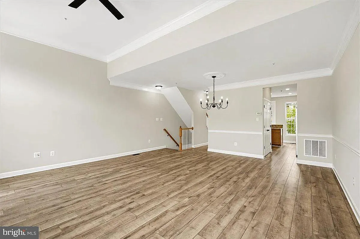 4 bed, 4.0 bath, 2400 sqft, $3,200 — Photo 2