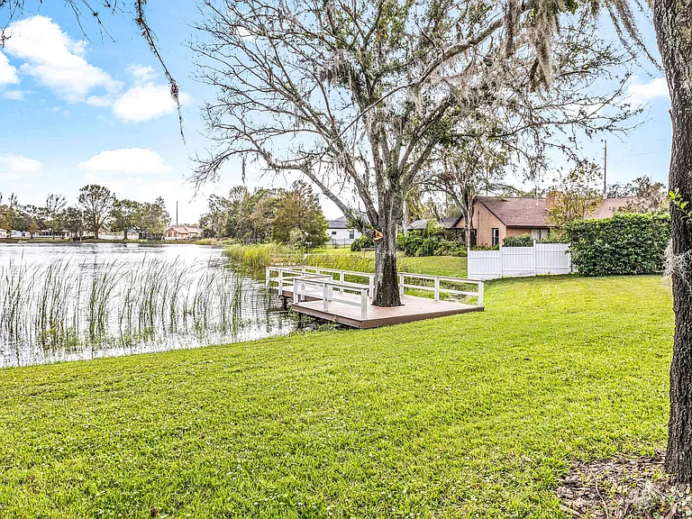 Lake Julia Cir — Photo 43