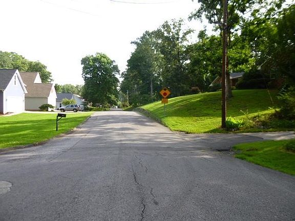 5th image of 3020 Parkwood Trl NW