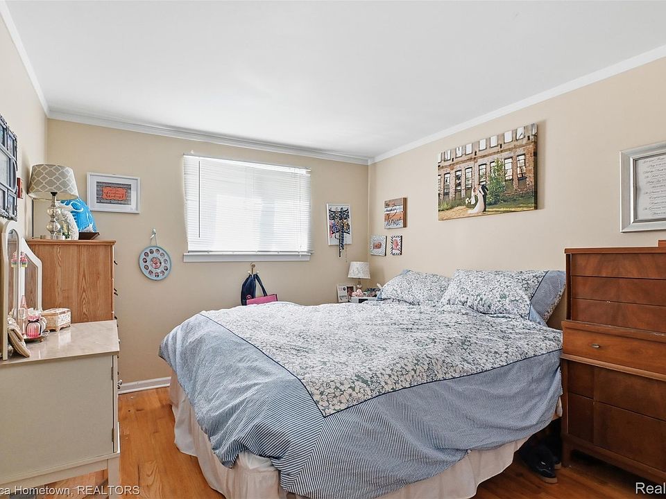 260 Burroughs St, photo 18