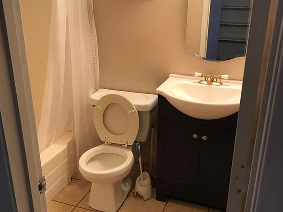 Full size bathroom
