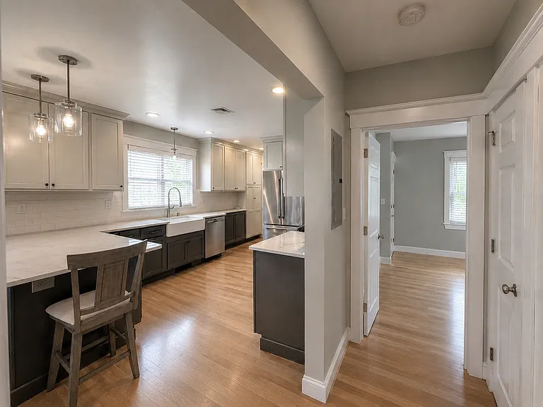 44 Garrison Ave — Photo 3