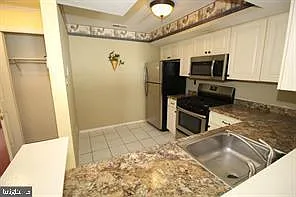 681A Rose Hollow Dr — Photo 4