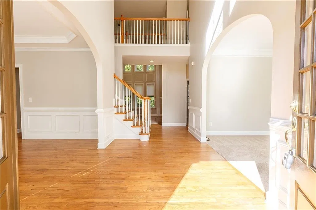 7 bed, 5.0 bath, 4477 sqft, $4,800 — Photo 2