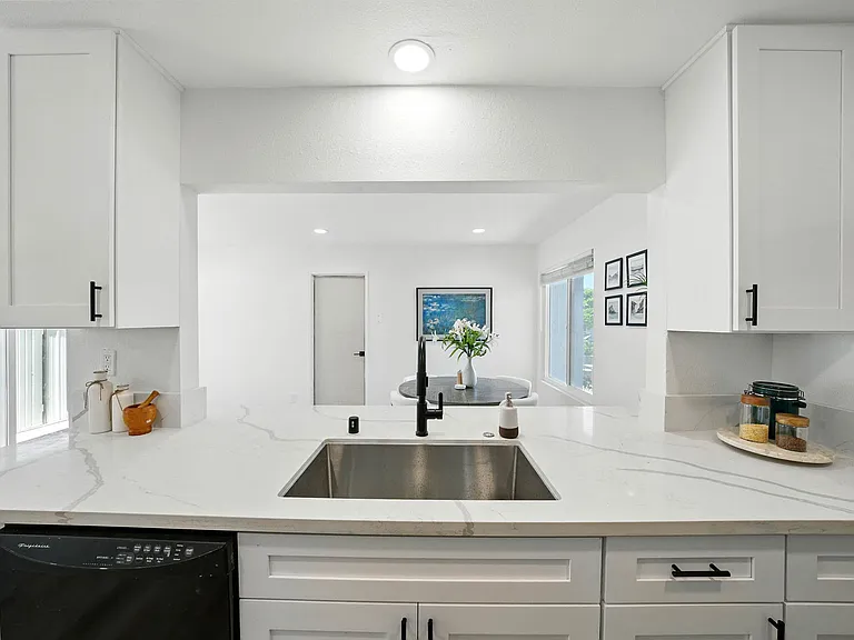 1472 Loma Ln — Photo 6