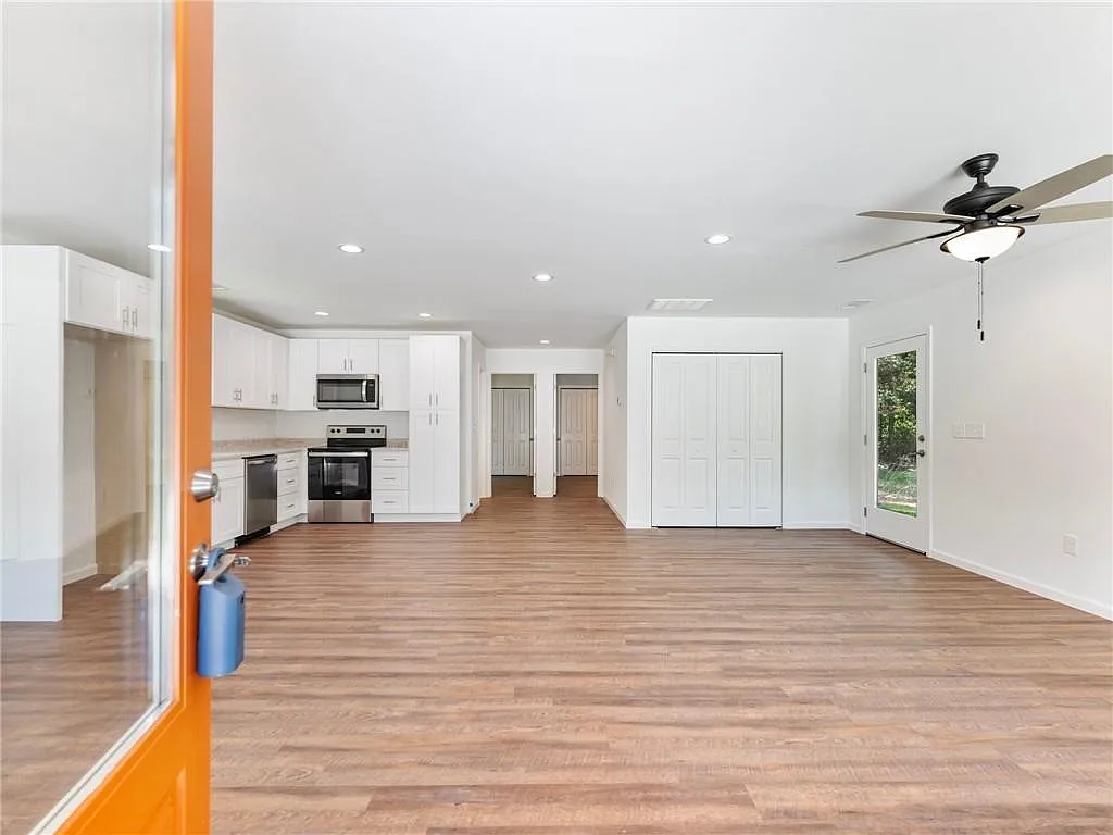 2 bed, 2.0 bath, 1008 sqft, $1,950 — Photo 3