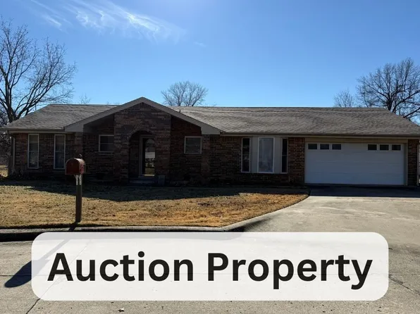 908 Colonial Ct, Pryor, OK 74361