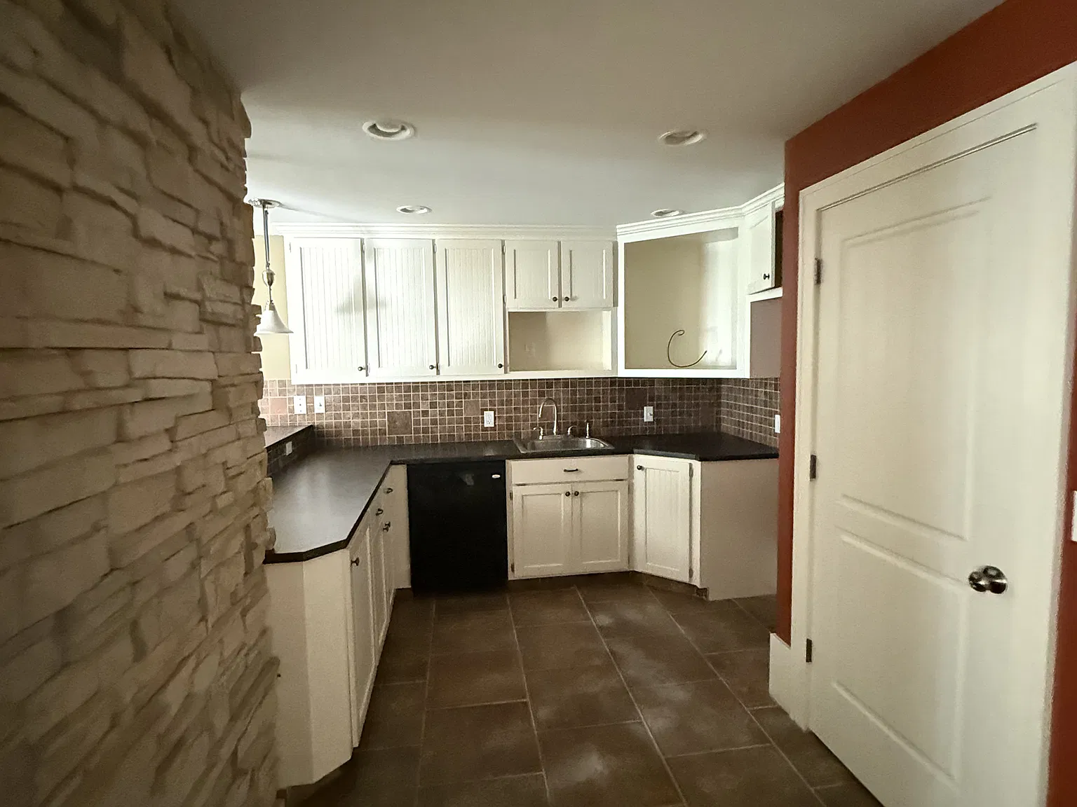 5 bed, 5635 sqft, $5,000 — Photo 3