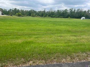 8609 New River Rd, Saint Amant, LA 70774
