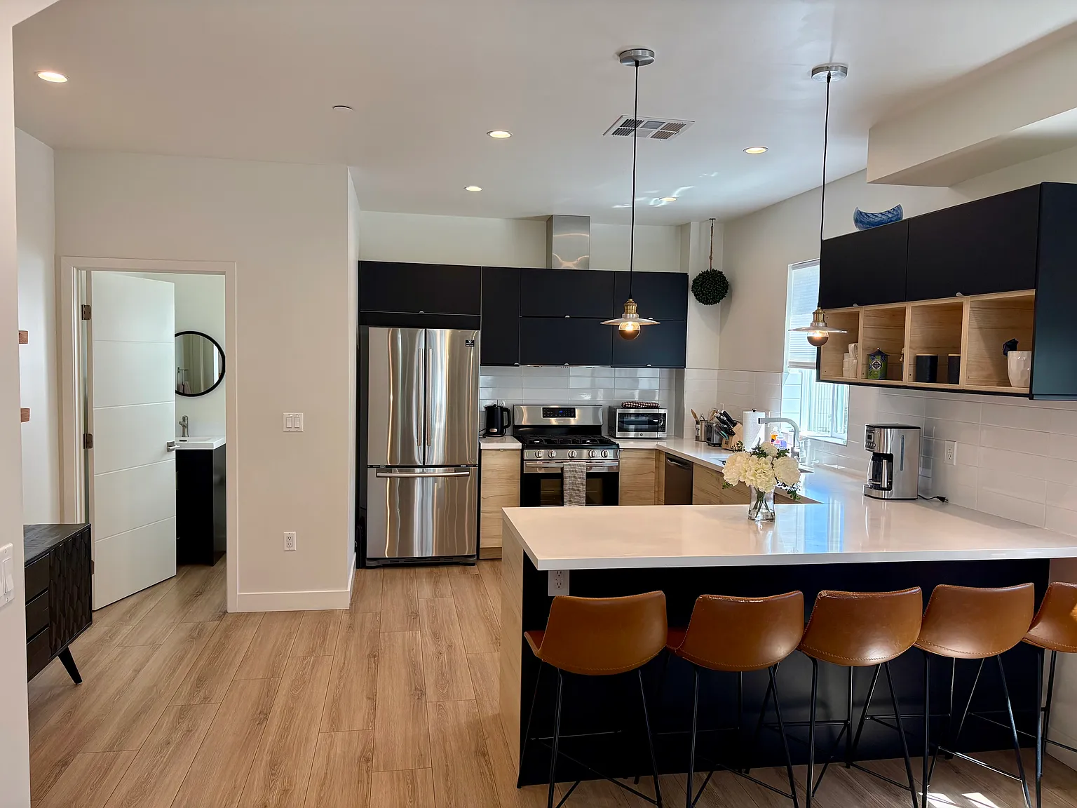3 bed, 3.5 bath, 1750 sqft, $6,500 — Photo 4