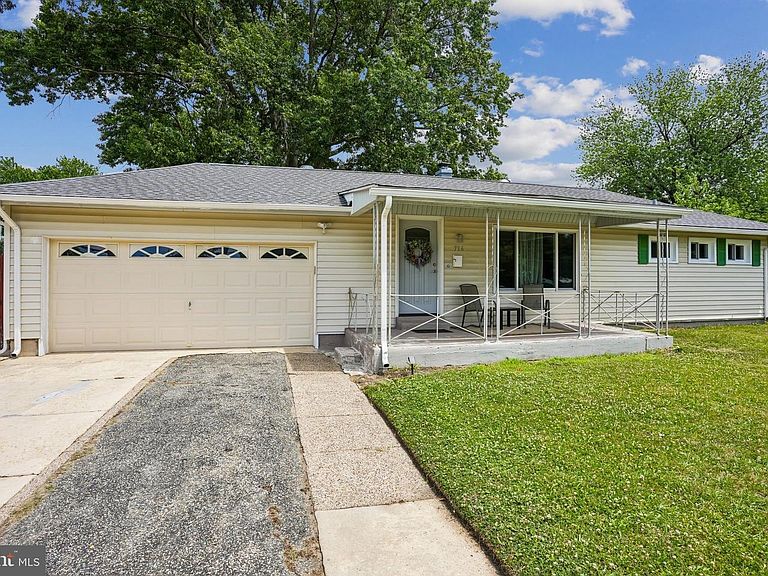 Listing photo 3
