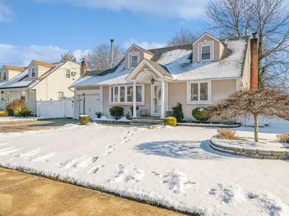 1882 Byrd Drive, East Meadow, NY 11554